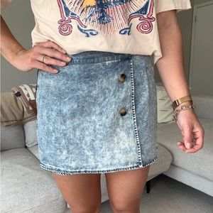 Small wrapped up acid wash skort denim. New, never worn.